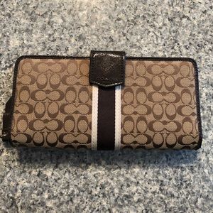 Large used coach wallet